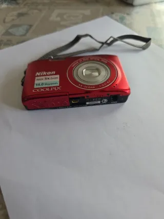 Nikon Coolpix Fotocamera Digitale Rossa