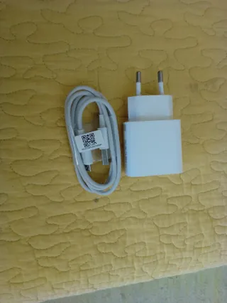 Cargador y Cable USB Blanco