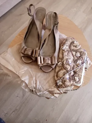 Conjunto de fiesta zapatos y bolso beige
