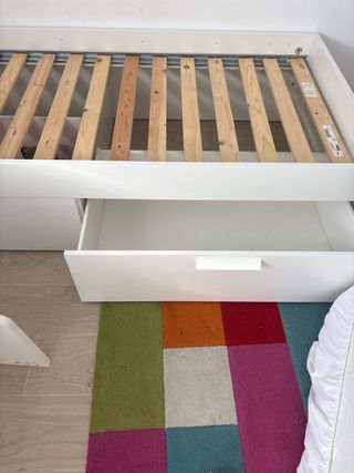 Divan Ikea con cajones de almacenaje y cabecero