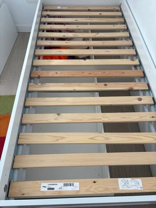 Divan Ikea con cajones de almacenaje y cabecero