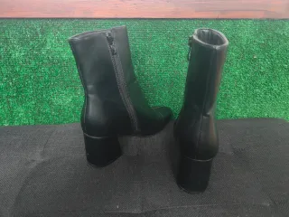 Botines negros talla 36