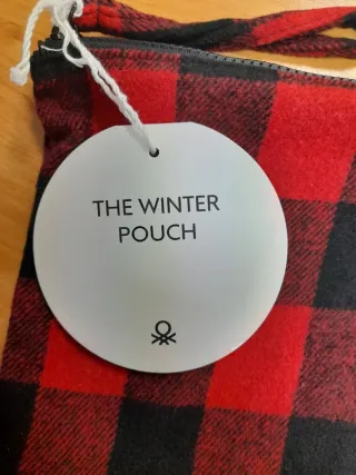 Pochette Benetton a quadri rossa e nera