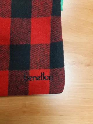 Pochette Benetton a quadri rossa e nera