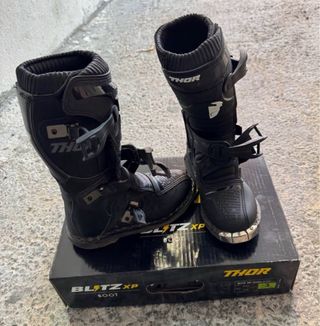 Casco, protecciones y bota para moto/quad