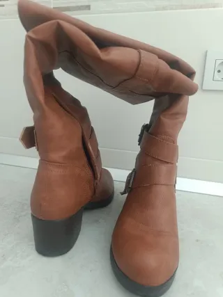 Botas de mujer marrones con hebillas