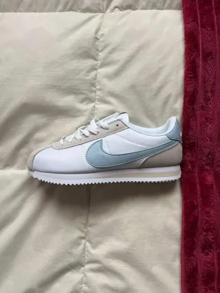 Nike Cortez Blancas y Azul Mujer