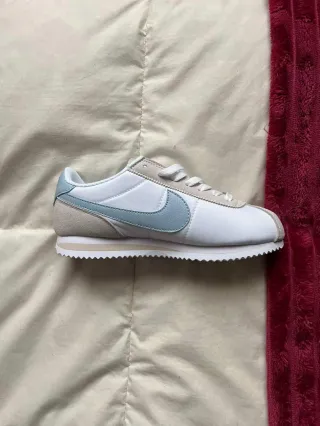 Nike Cortez Blancas y Azul Mujer