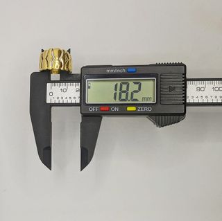 Anillo Diseño Central de oro de 18k, 4.41 g, T-18.