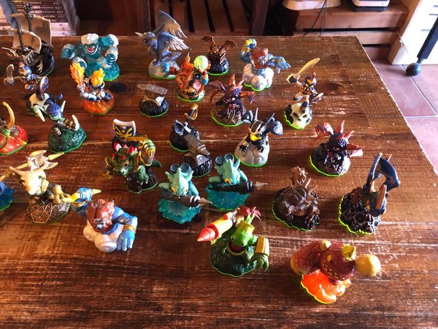 Confezione di 42 figure Skylanders per PS3