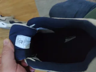 Zapatillas deportivas beige y azul