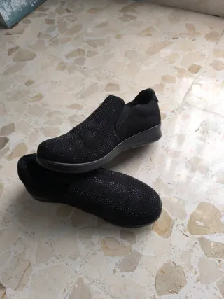 Zapatos negros mujer con pedrería