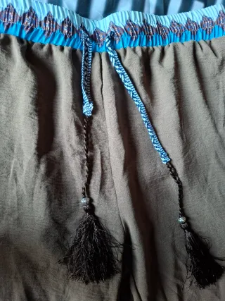 Bermuda marrone con nappe