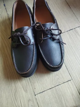 Zapatos náuticos de piel marrón