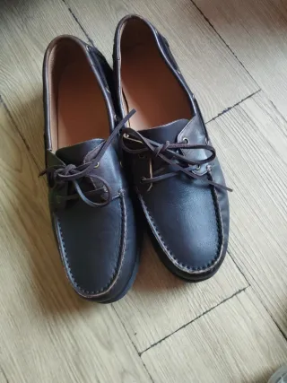 Zapatos náuticos de piel marrón