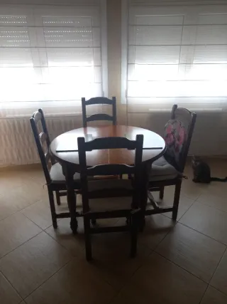 Mesa comedor + 4 sillas de madera macizas + extens