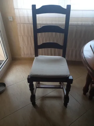 Mesa comedor + 4 sillas de madera macizas + extens