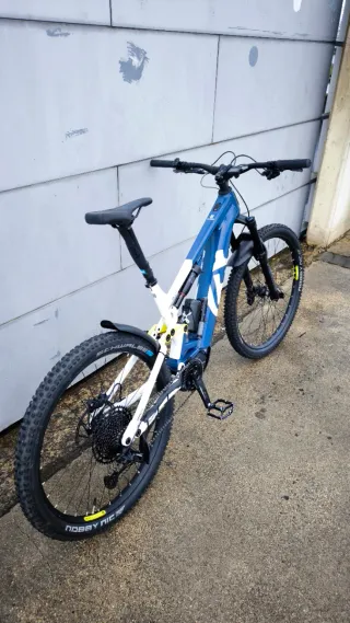 Bicicleta Husqvarna MC2 con muchos extras