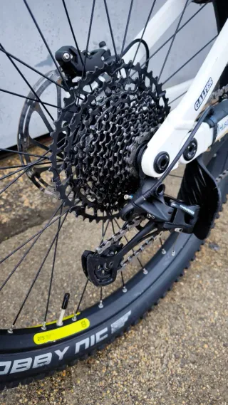 Bicicleta Husqvarna MC2 con muchos extras