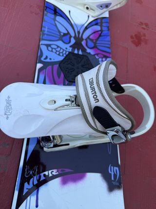 Tabla Nitro 49 + Fijaciones Burton + Botas Burton