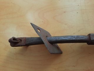 Manilla de pestillo antiguo de hierro forjado