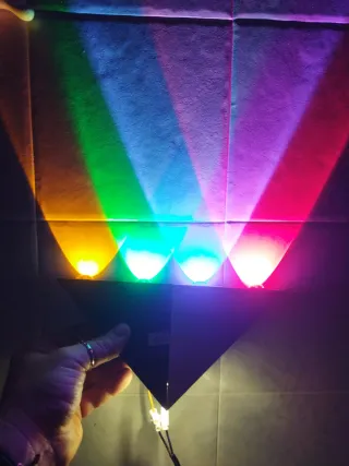 Lampada LED triangolare multicolore