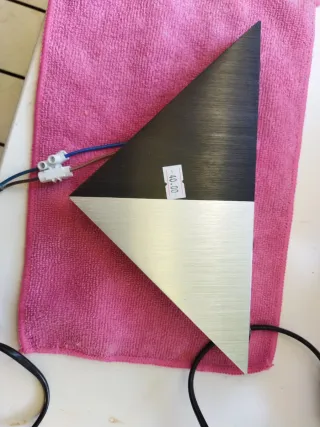 Lampada LED triangolare multicolore