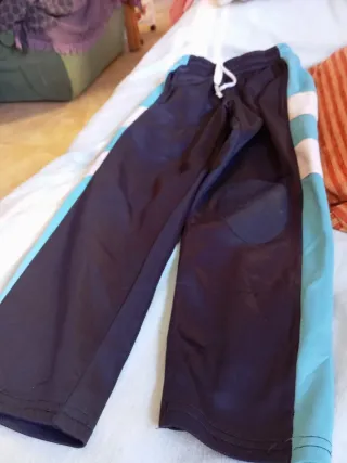 Pantalón chándal azul y turquesa