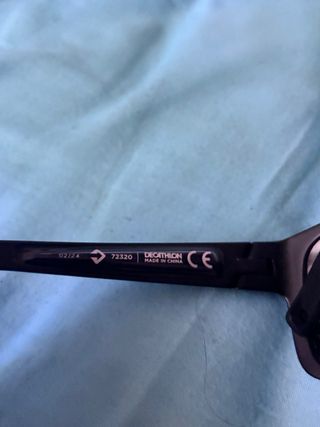 Gafas de sol negras y grises