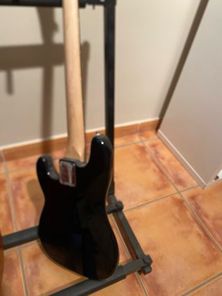 Bajo Eléctrico Squier Mini Negro