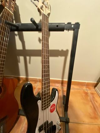 Bajo Eléctrico Squier Mini Negro
