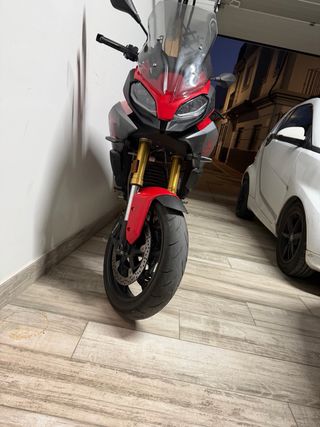 BMW F900XR Adventure Moto