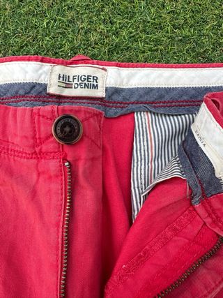 Pantalón rojo Tommy Hilfiger talla L Chino slim