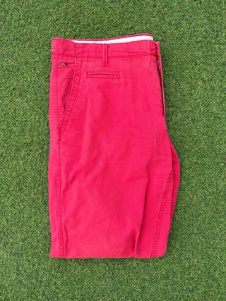 Pantalón rojo Tommy Hilfiger talla L Chino slim