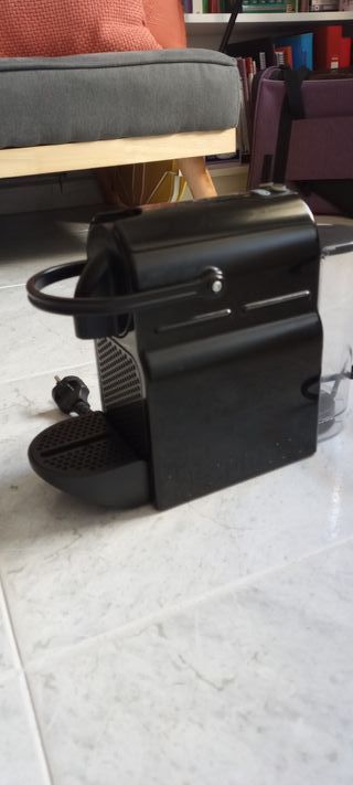 Cafetera Nespresso DeLonghi Negra