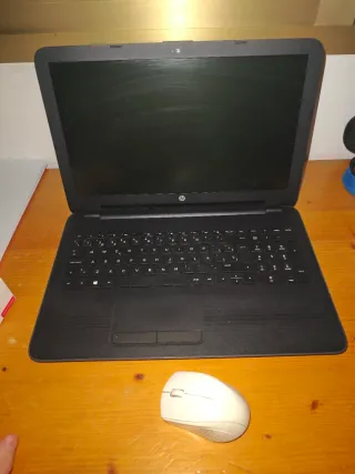 Ordenador HP Negro + Ratón Inalámbrico Blanco