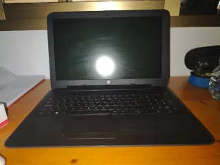 Ordenador HP Negro + Ratón Inalámbrico Blanco