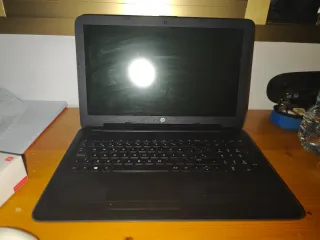 Ordenador HP Negro + Ratón Inalámbrico Blanco