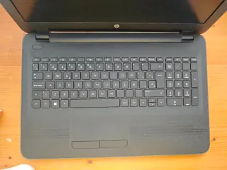 Ordenador HP Negro + Ratón Inalámbrico Blanco