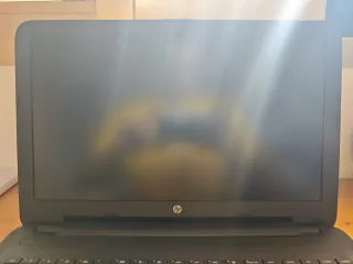 Ordenador HP Negro + Ratón Inalámbrico Blanco