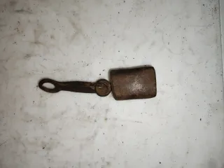 Pesa antigua de hierro