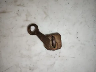 Pesa antigua de hierro