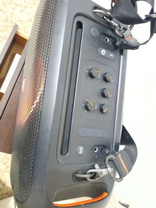 Parlante JBL PartyBox On The Go 100W