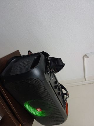 Parlante JBL PartyBox On The Go 100W