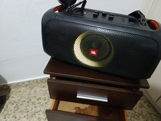 Parlante JBL PartyBox On The Go 100W
