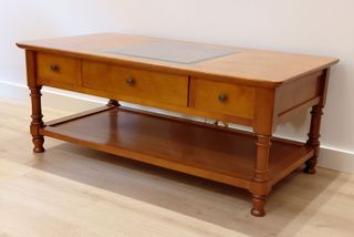 Mesa centro madera con cajones y cristal