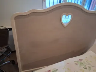 Cabecero y 2 mesillas de madera