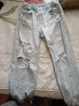Pantalon vaquero roto