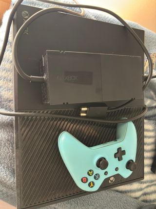 Xbox One Negra con Mando