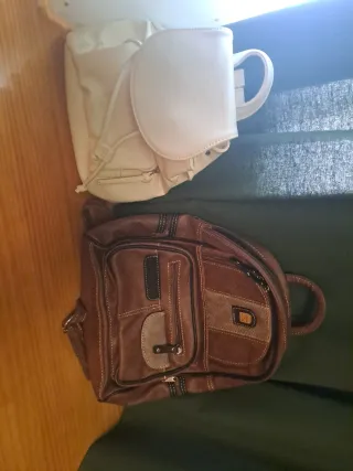 Mochilas Beige y Marrón